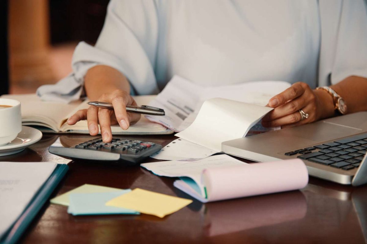 Cuotas autónomos 2025, cambio en la edad de jubilación y factura electrónica obligatoria: Conoce las novedades para los autónomos